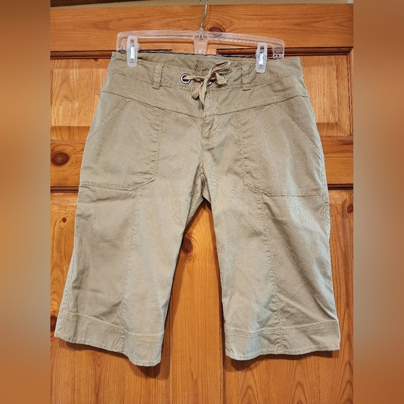 The North Face Pants - The North Face Ladies Hiking Capris, Khaki, Size 10